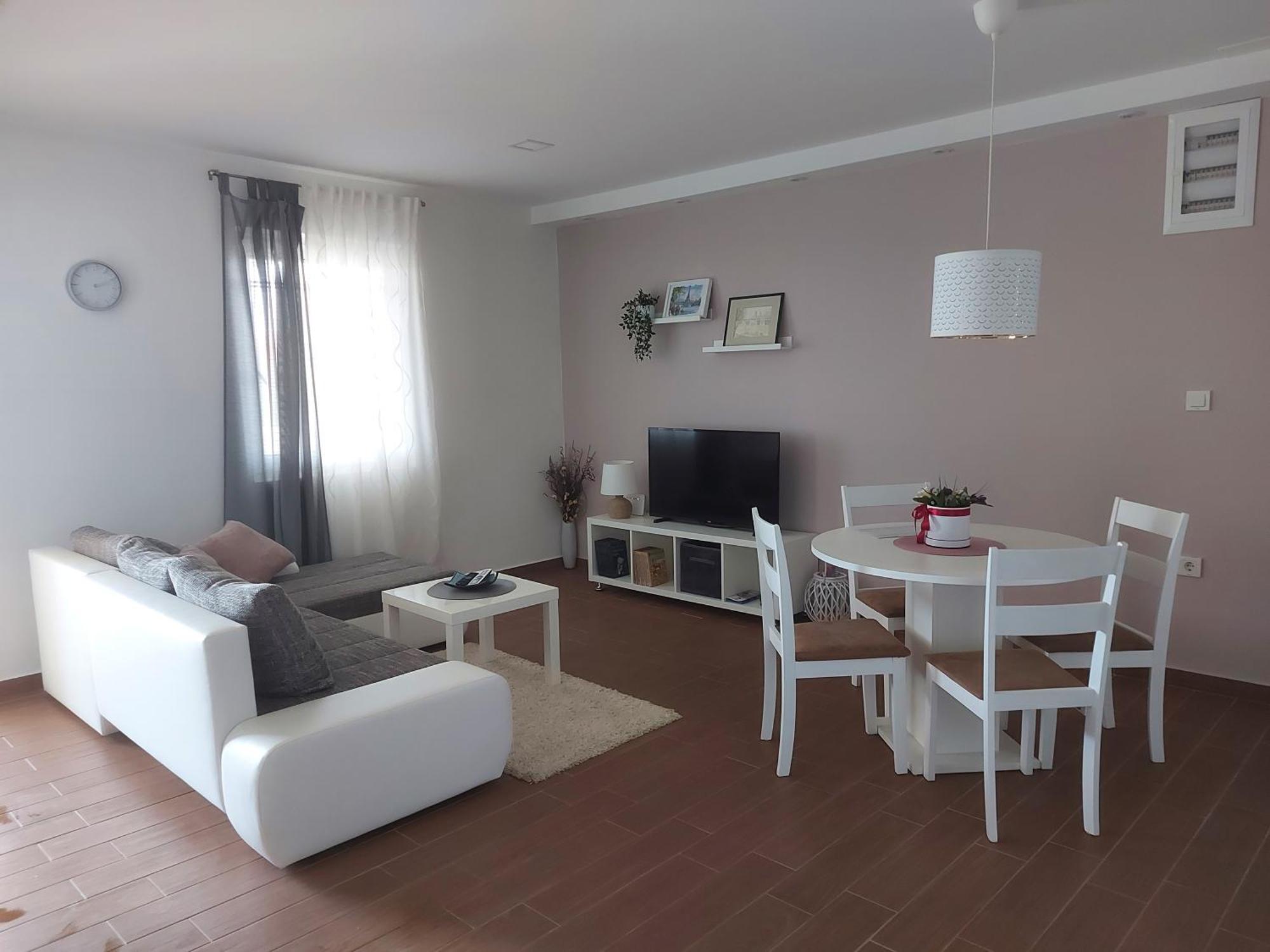 Apartman Lorna 图兰杰 外观 照片