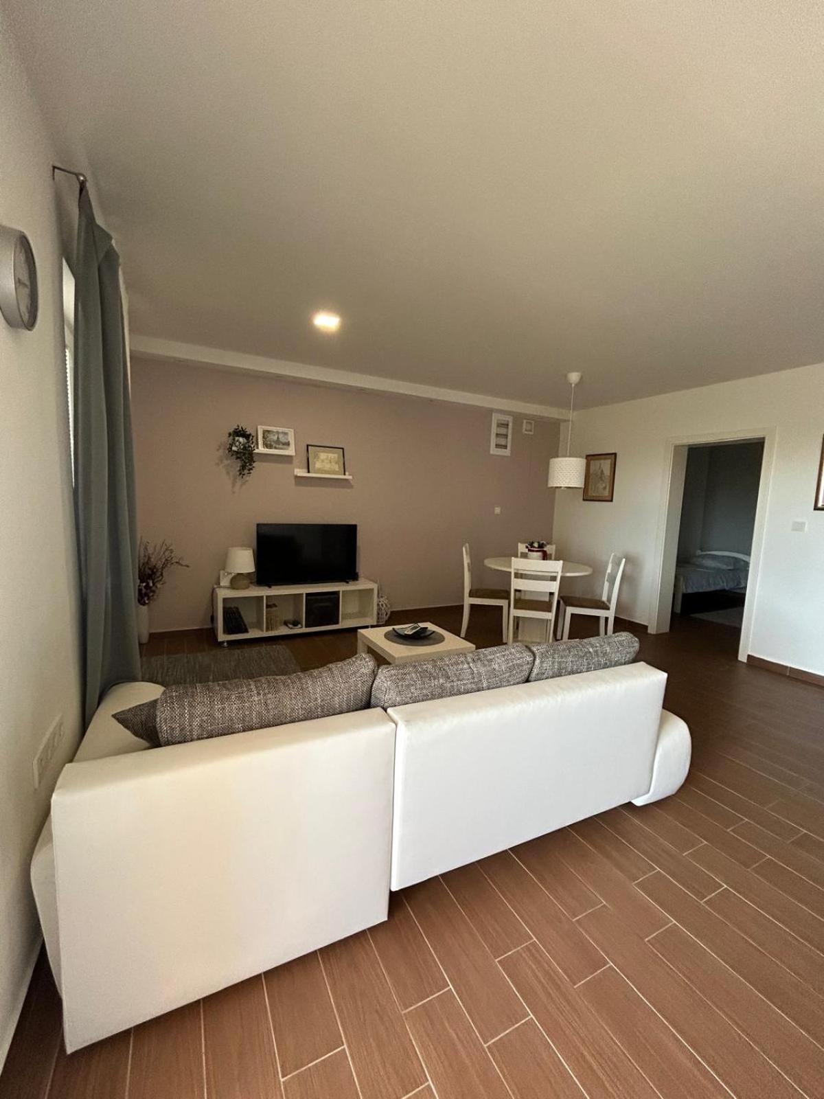 Apartman Lorna 图兰杰 外观 照片