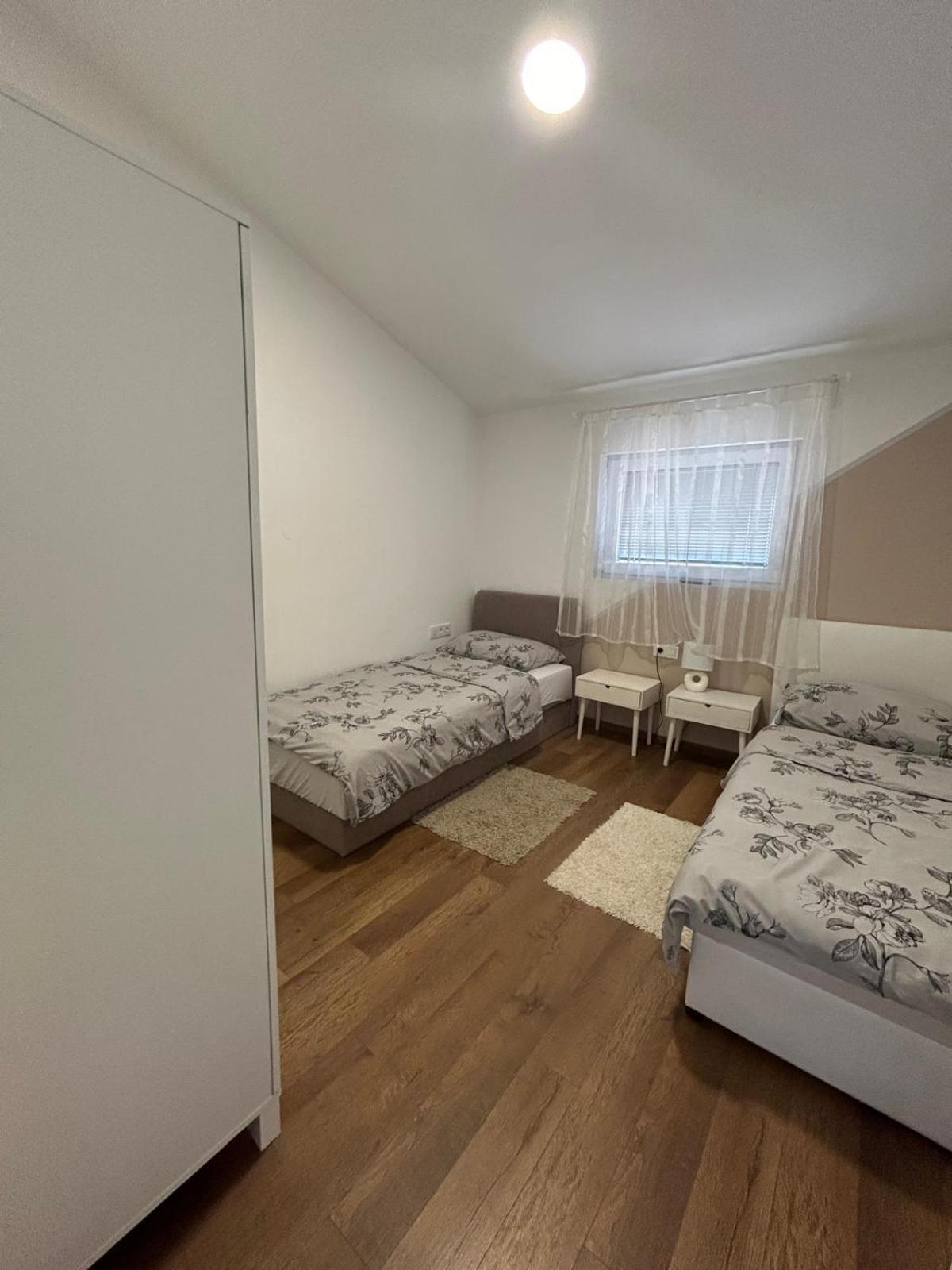 Apartman Lorna 图兰杰 外观 照片