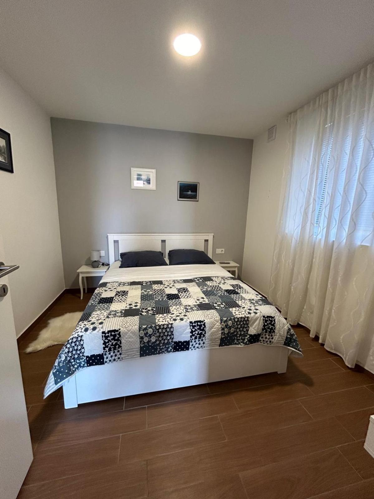 Apartman Lorna 图兰杰 外观 照片