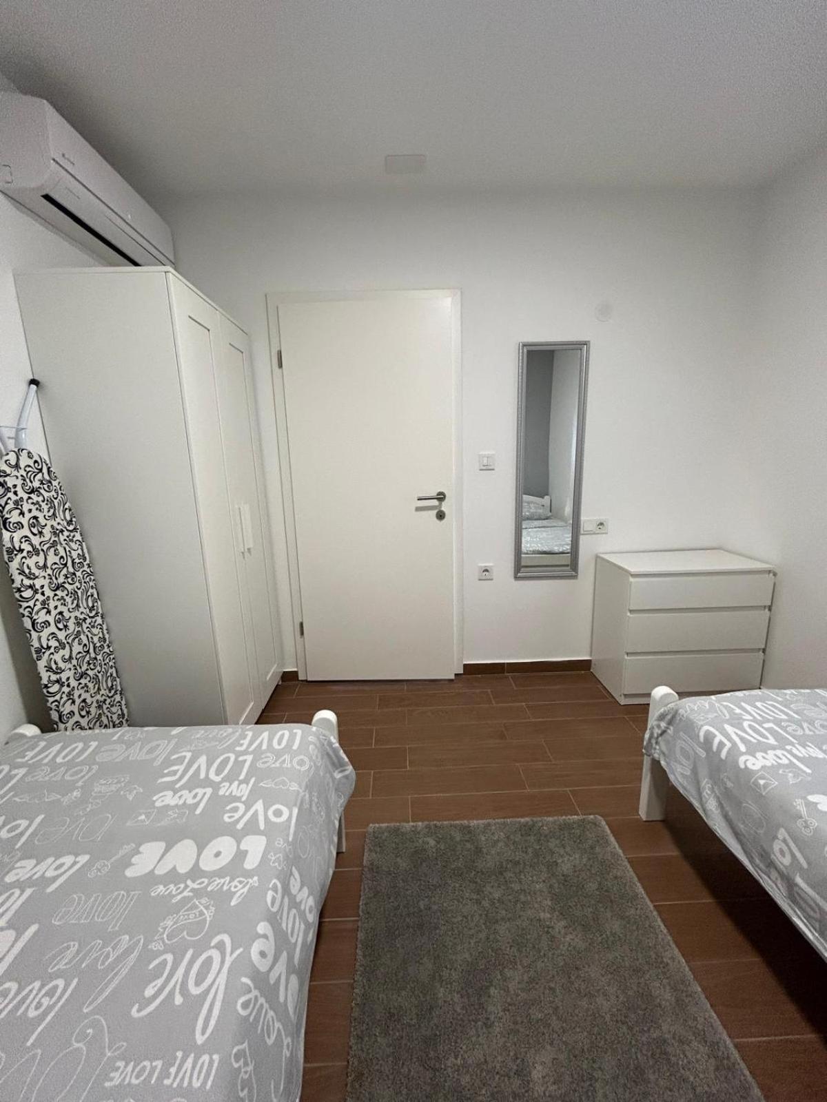 Apartman Lorna 图兰杰 外观 照片
