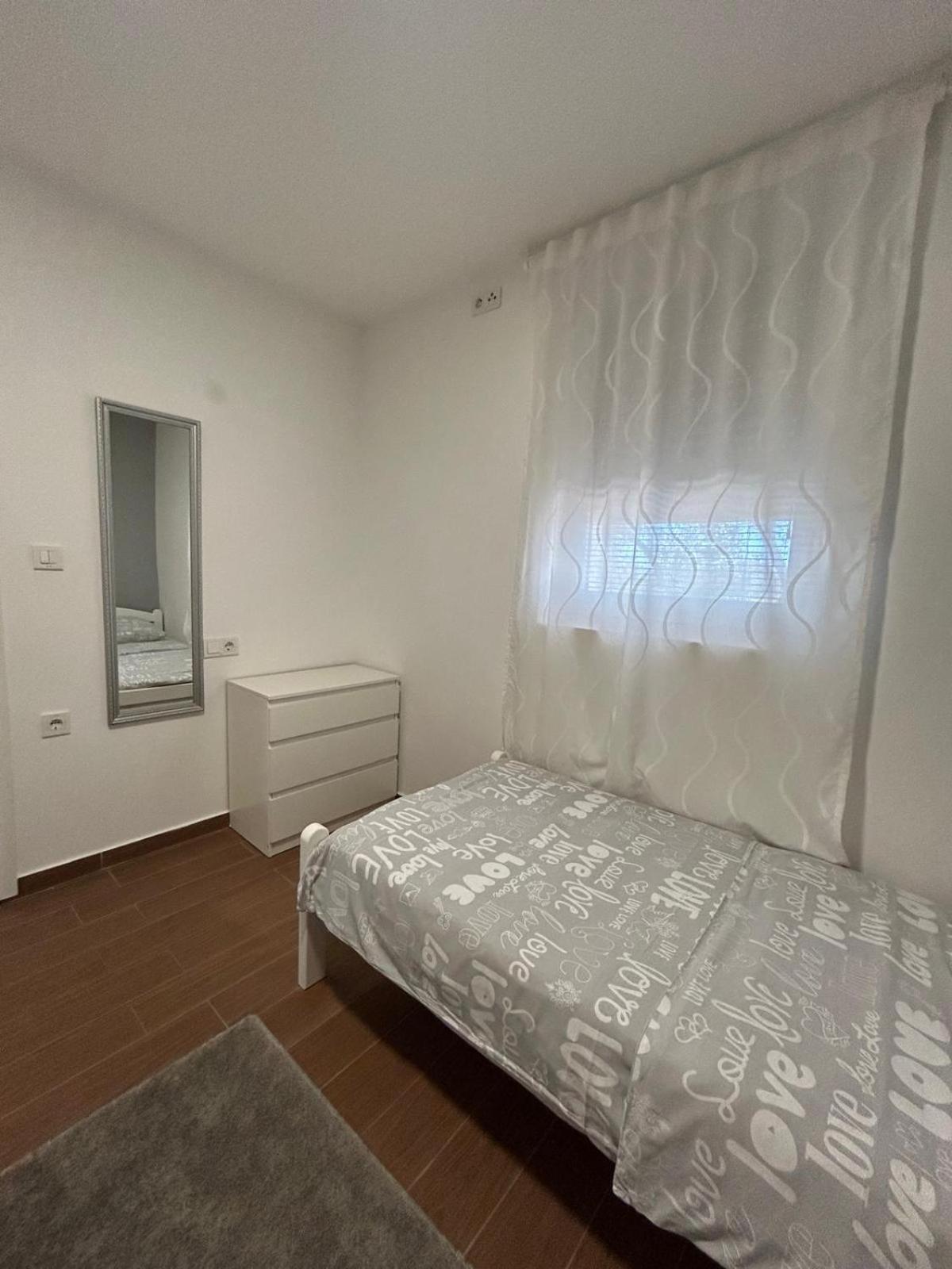 Apartman Lorna 图兰杰 外观 照片