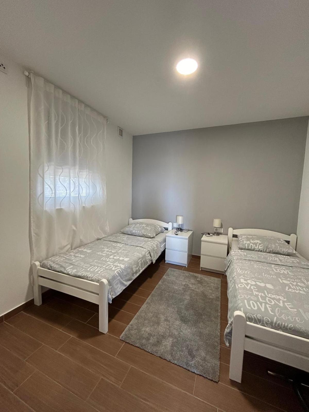Apartman Lorna 图兰杰 外观 照片