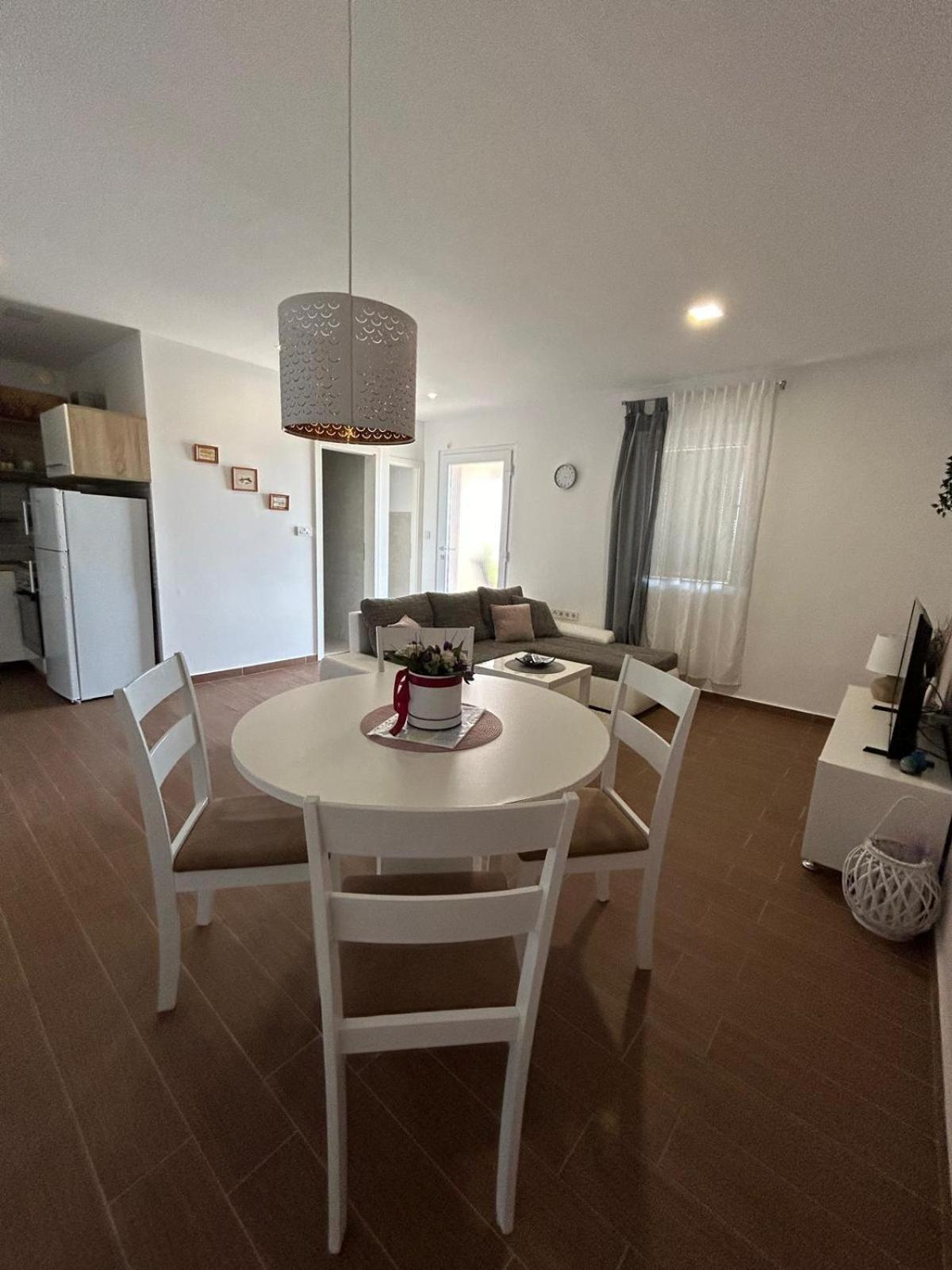 Apartman Lorna 图兰杰 外观 照片