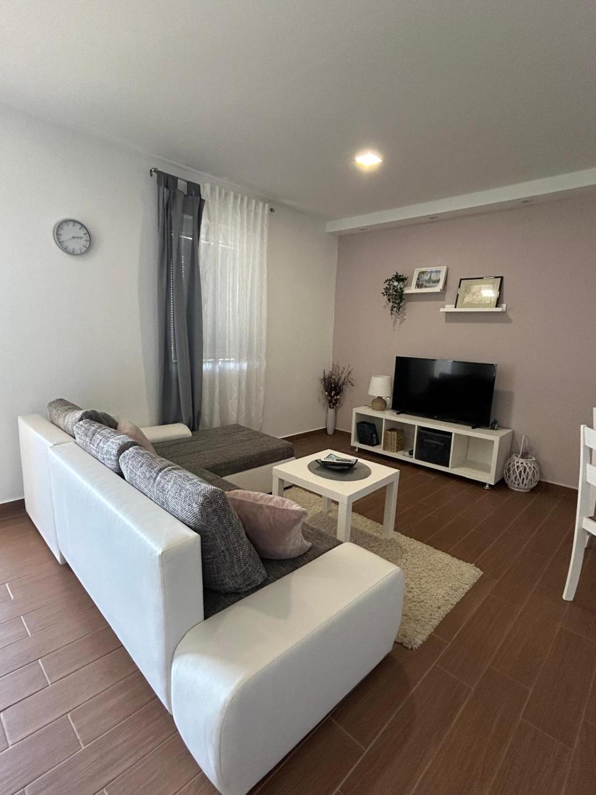Apartman Lorna 图兰杰 外观 照片