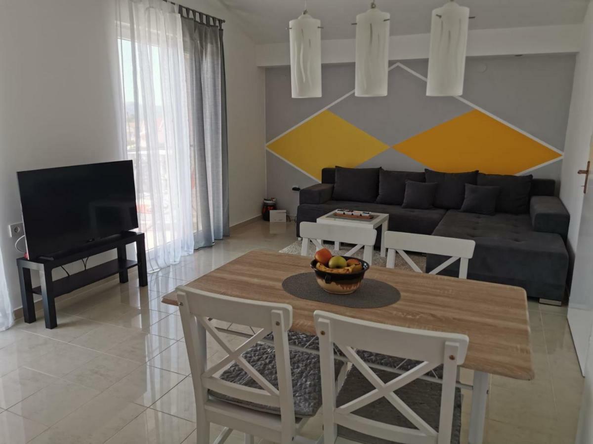 Apartman Lorna 图兰杰 外观 照片